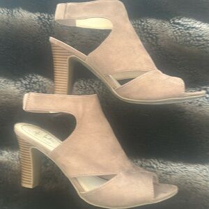 Life Stride brown suede sandals. Perfect condition!